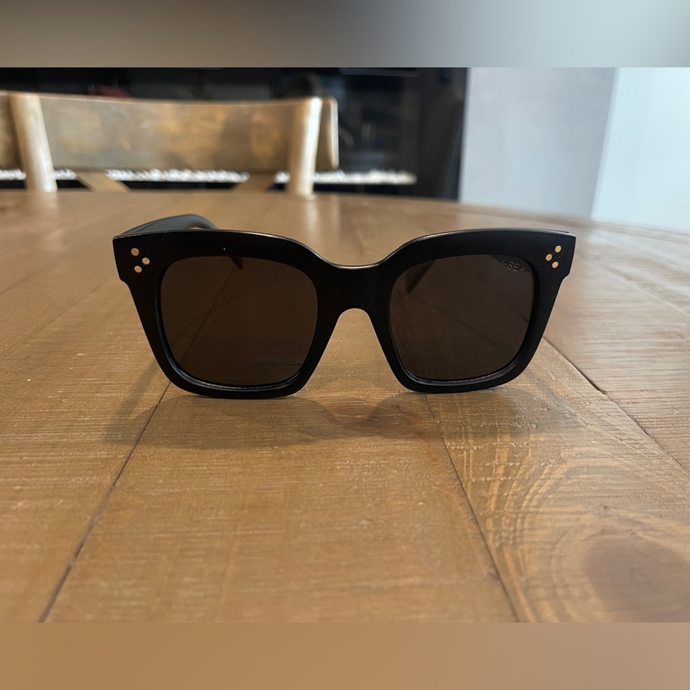 I Sea. Waverly polarized.